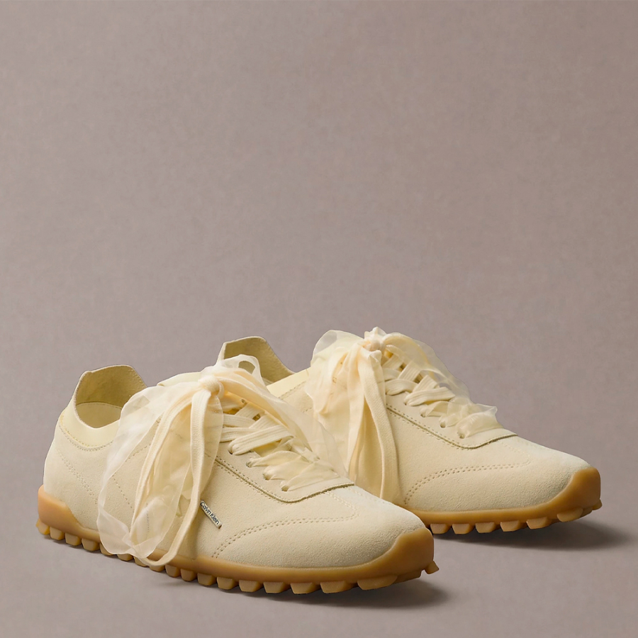 tenis-de-corrida-em-camurca-com-organza