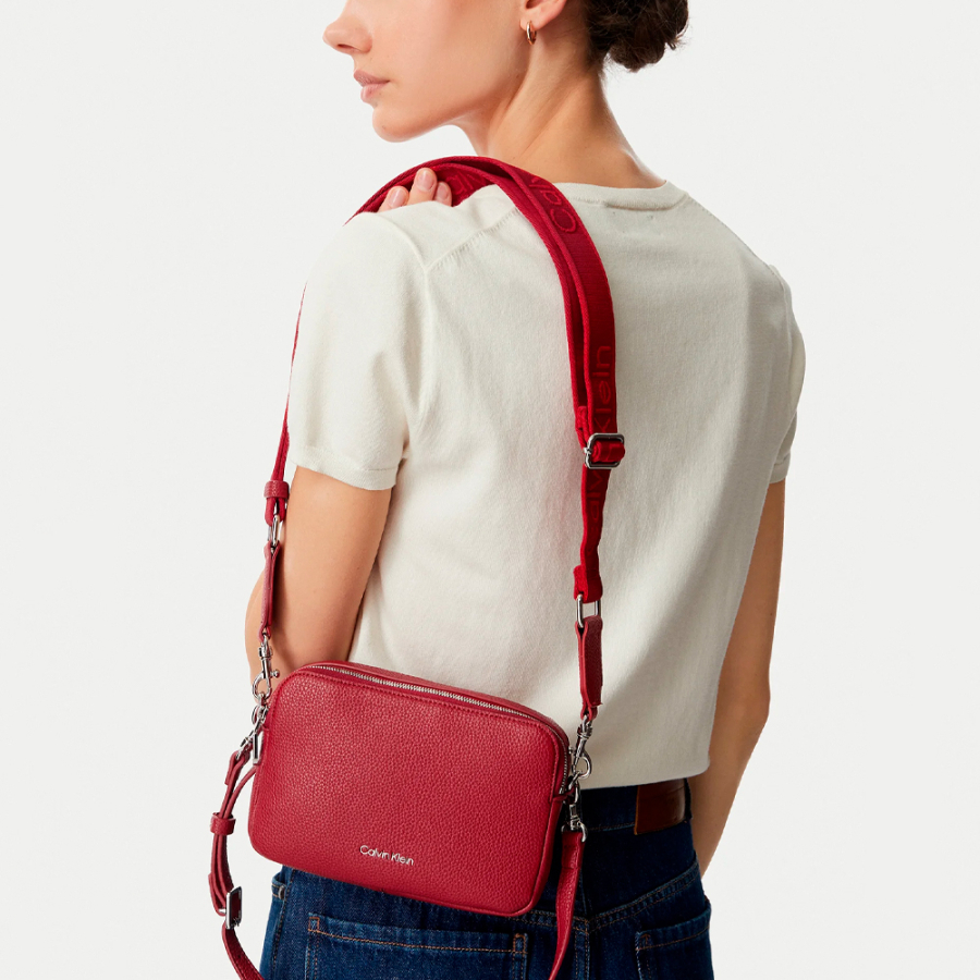 bolso-bandolera-tipo-camara-con-logo-y-2-correas