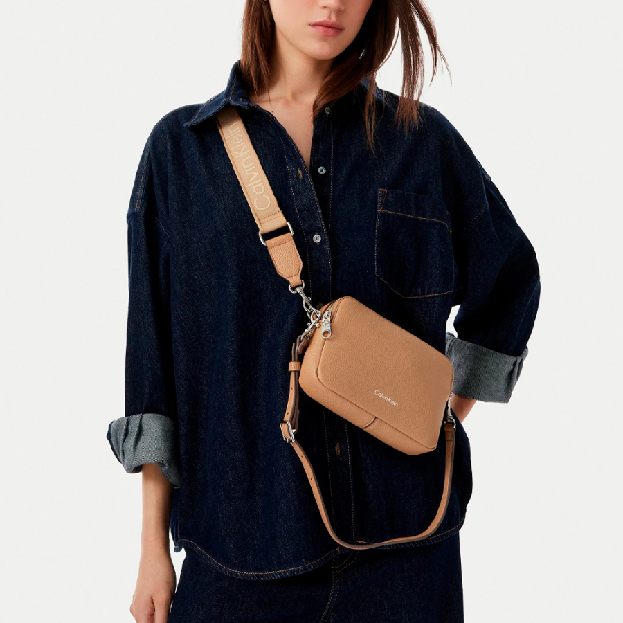 bolso-bandolera-tipo-camara-con-logo-y-2-correas