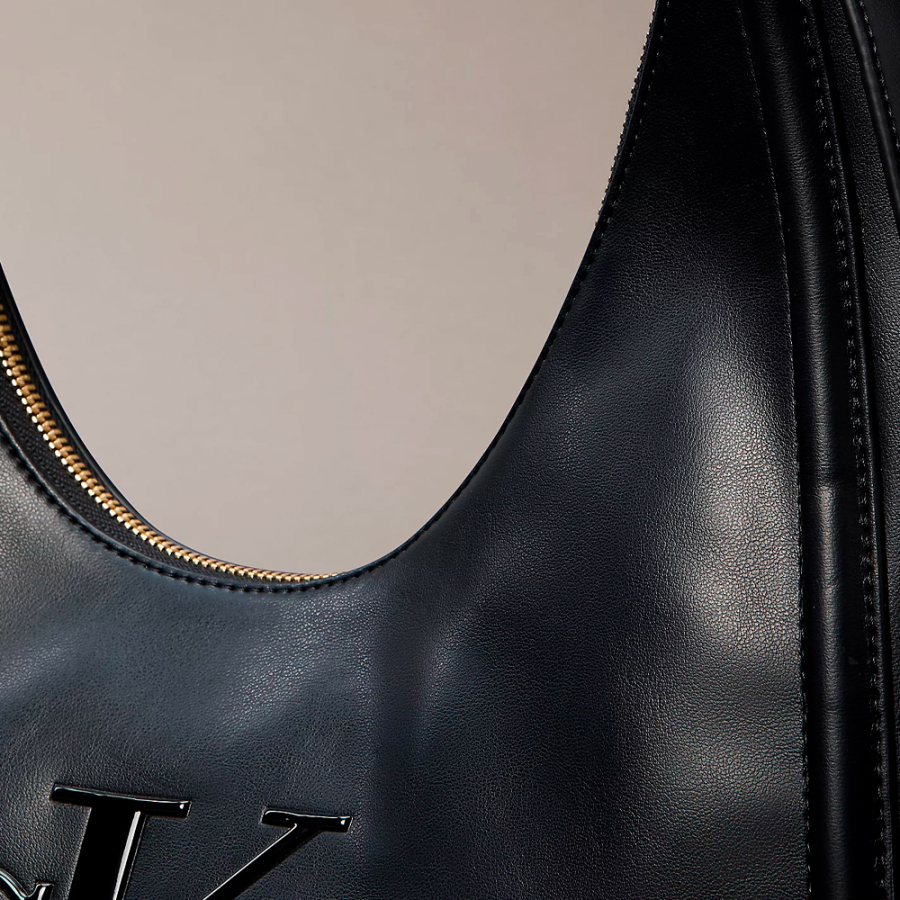 bolso-hobo-con-logo-de-tacto-suave