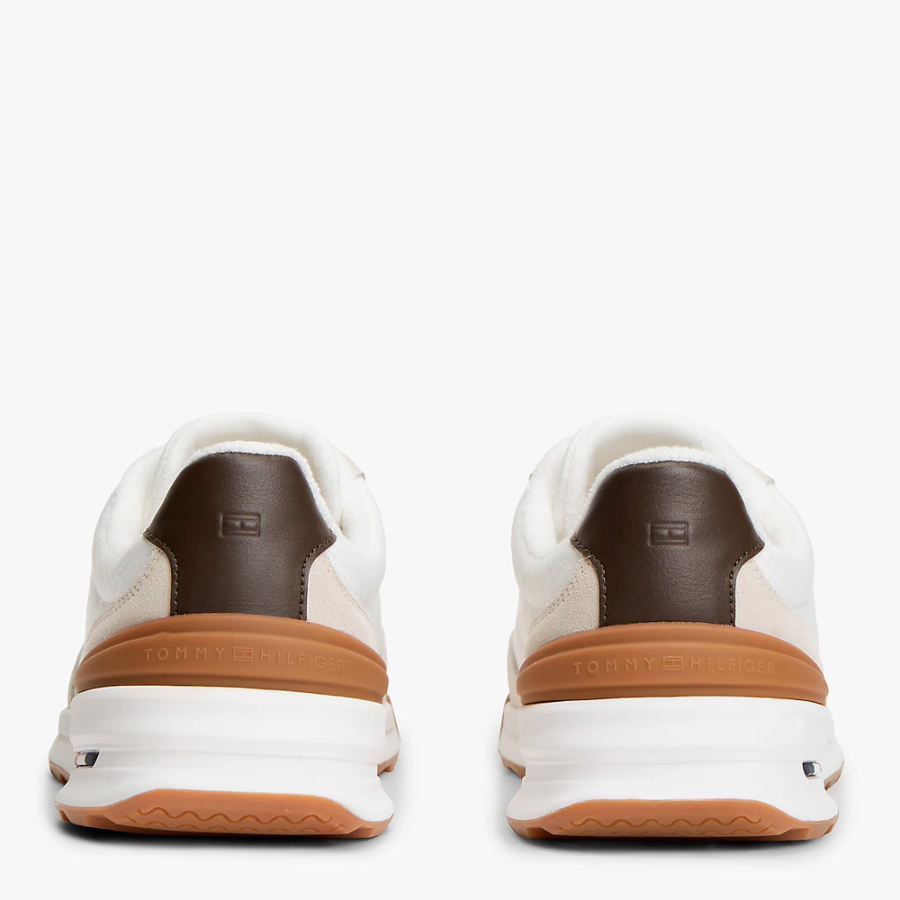 zapatillas-deportivas-con-mezcla-de-texturas
