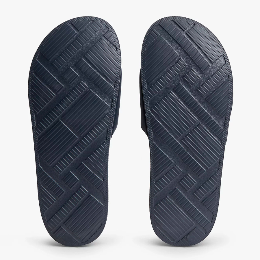 chanclas-con-logo