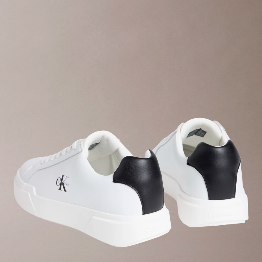 zapatillas-de-piel-con-logo-distintivo