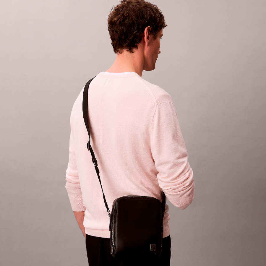 bolso-reporter-con-logo-emblematico-texturizado