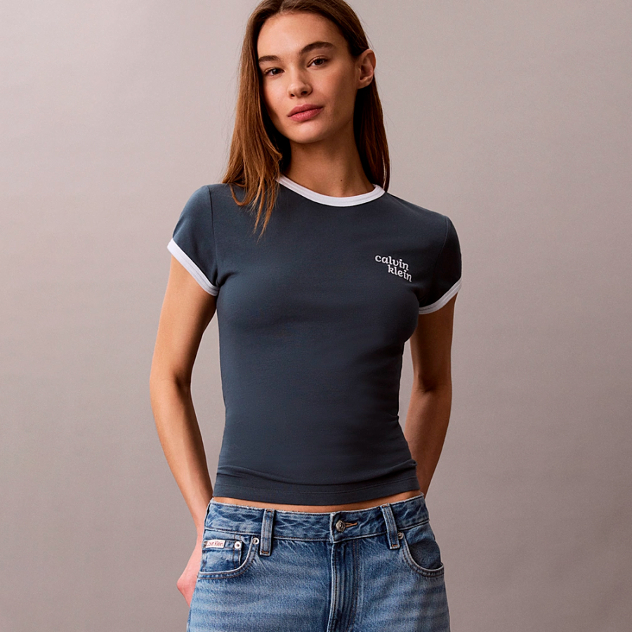 camiseta-ringer-con-logo-bordado