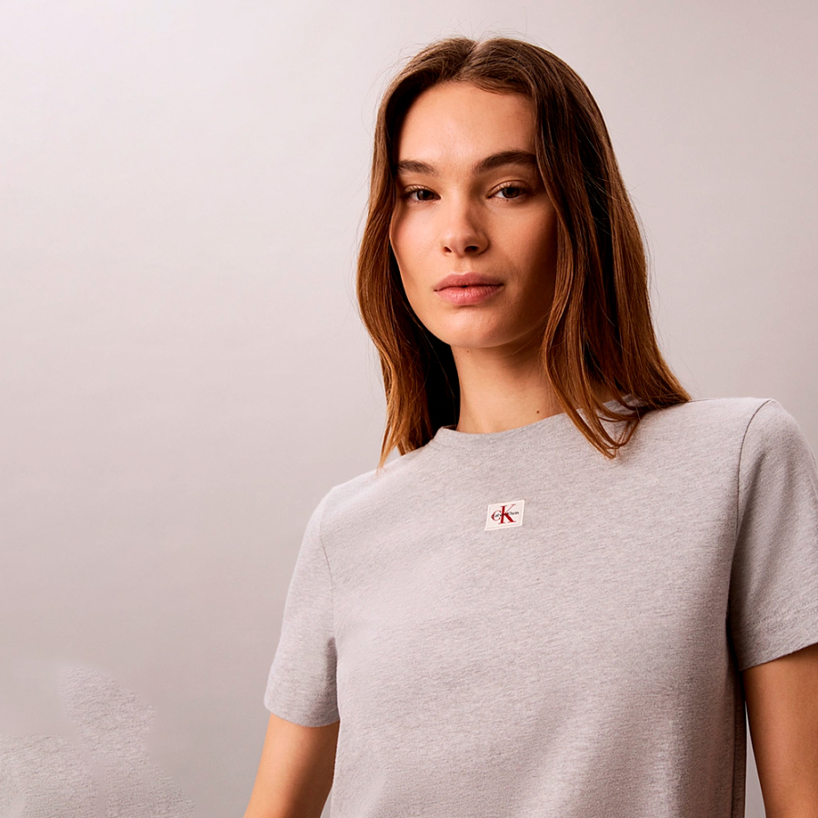 camiseta-de-algodon-suave-con-insignia