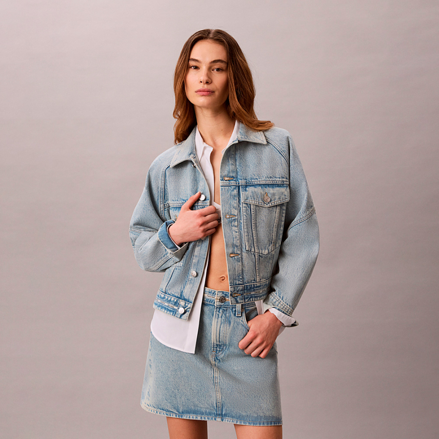 chaqueta-denim-boxy-con-cinta-con-logo
