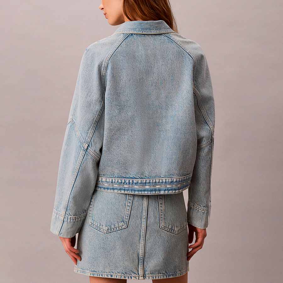 chaqueta-denim-boxy-con-cinta-con-logo