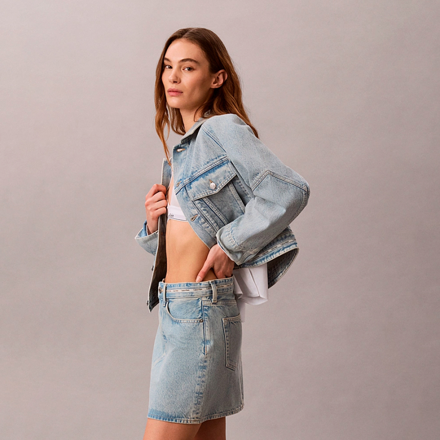 chaqueta-denim-boxy-con-cinta-con-logo