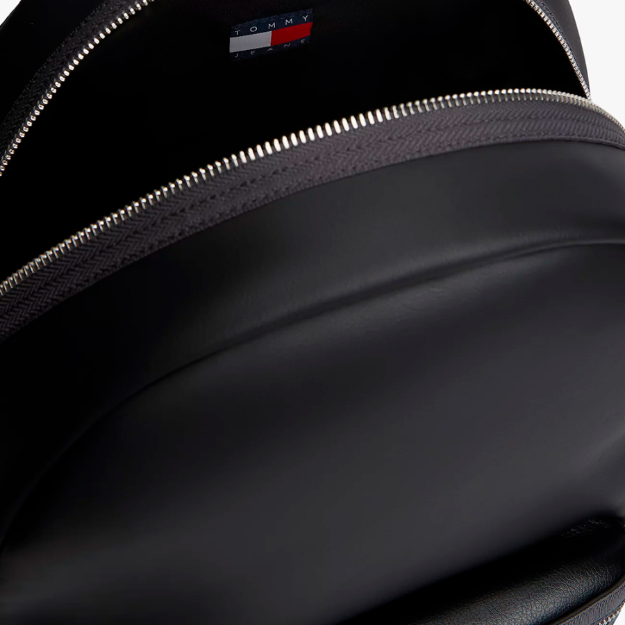 mochila-con-logo
