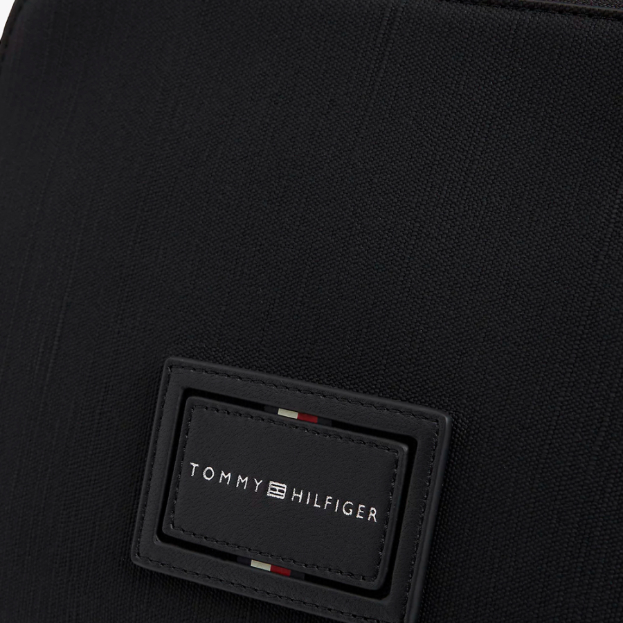 mochila-con-parche-con-logo