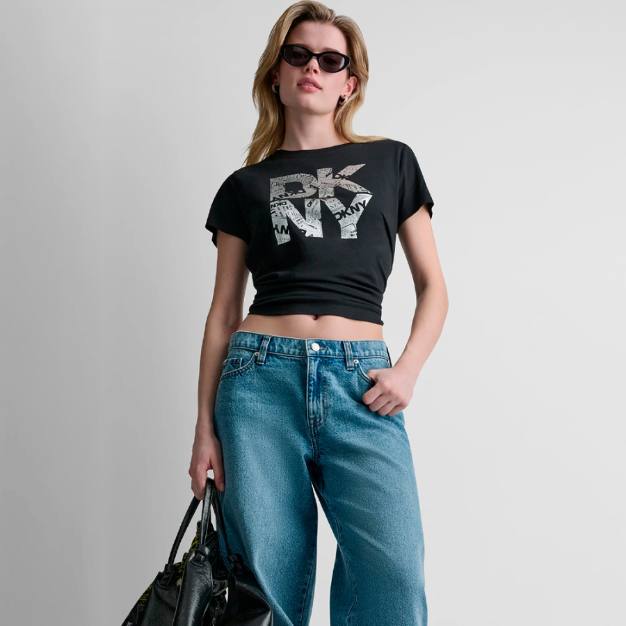 camiseta-newsprint-dkny-stacked-logo