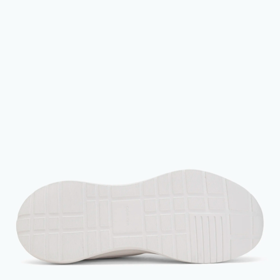 light-runn-essentials-shoe