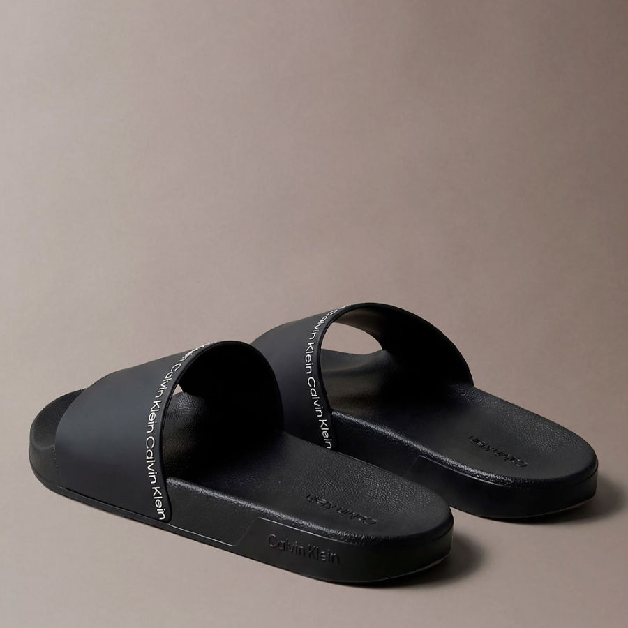 chanclas-contorneadas-con-logo