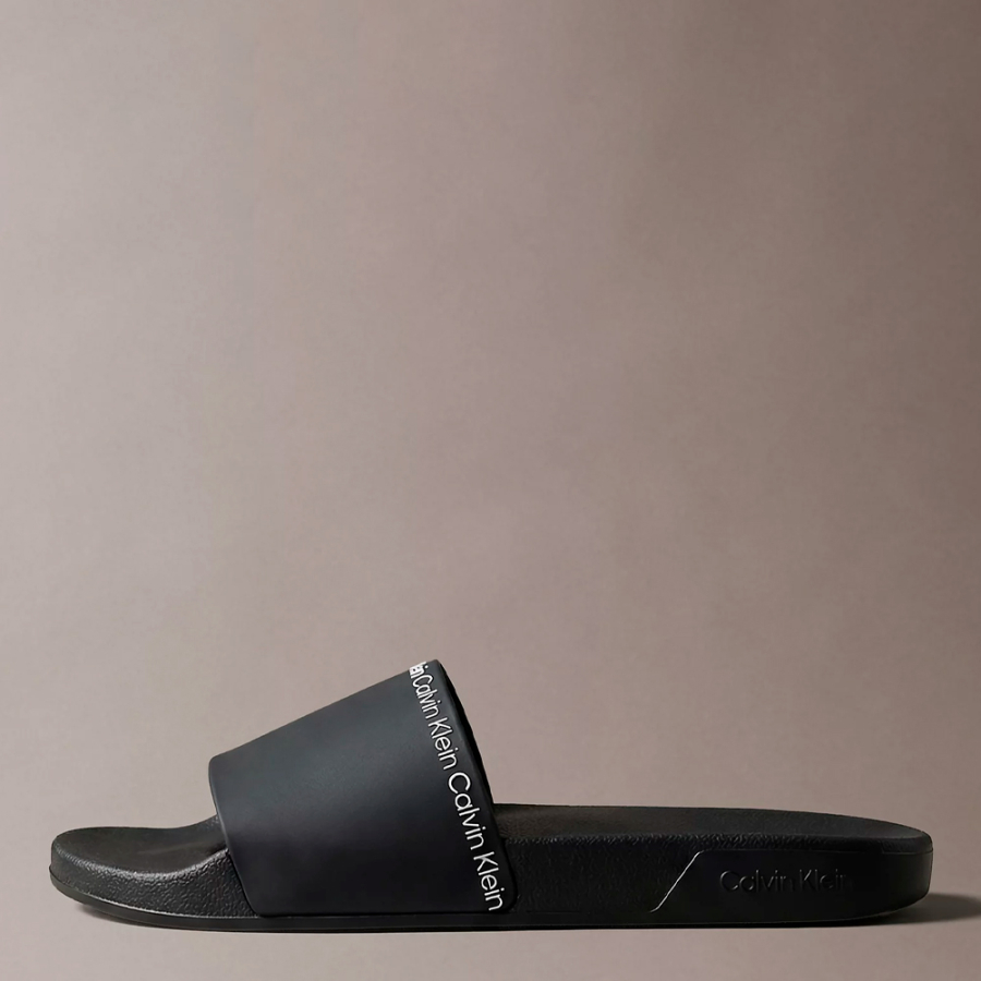 chanclas-contorneadas-con-logo