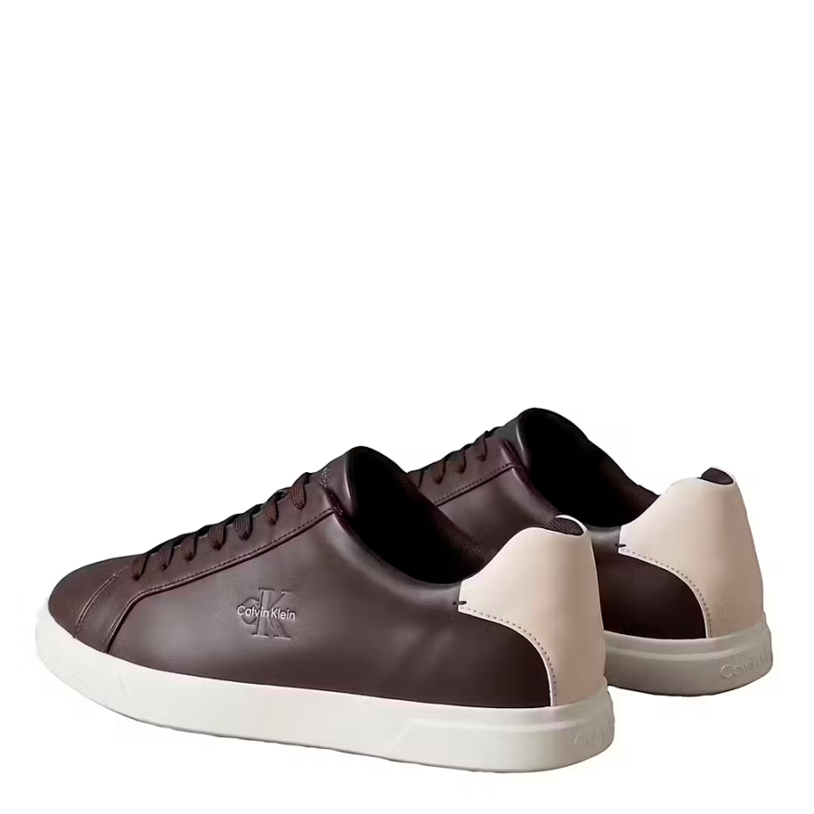 zapatillas-de-piel-con-logo-distintivo