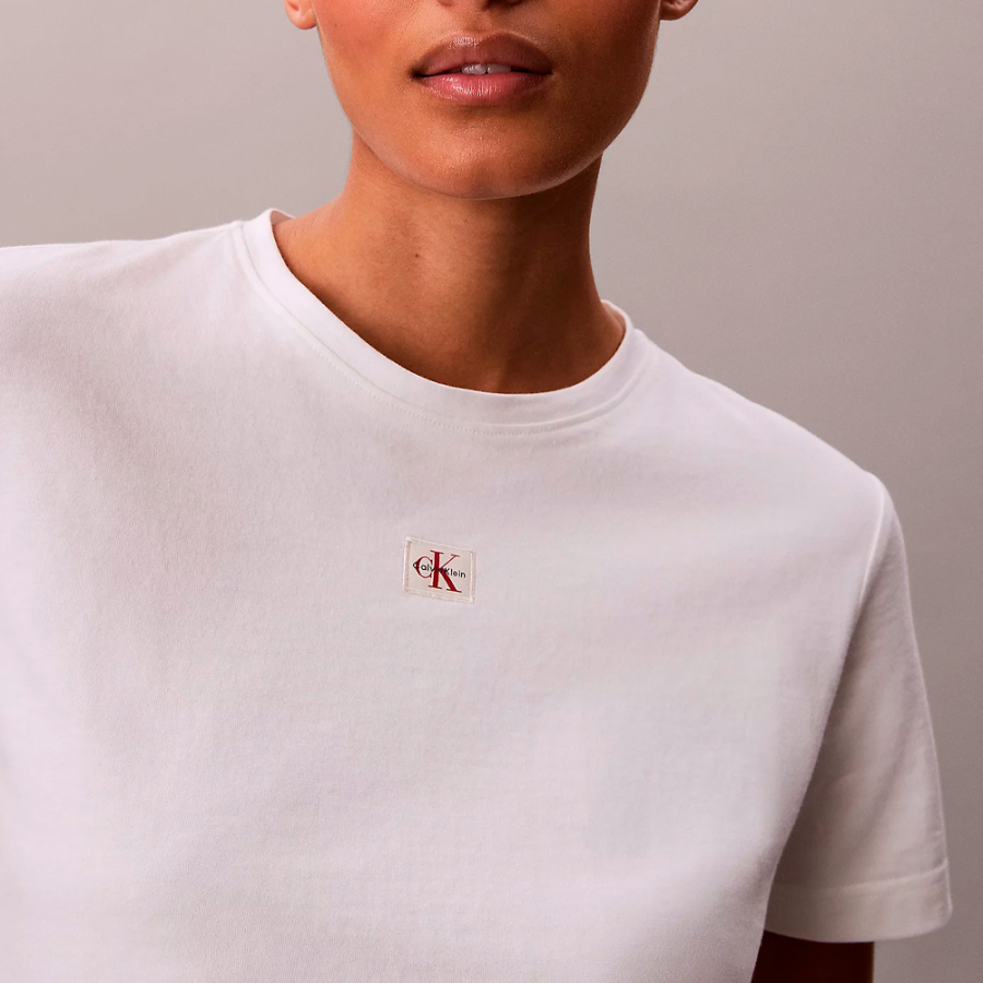 camiseta-de-algodon-suave-con-insignia