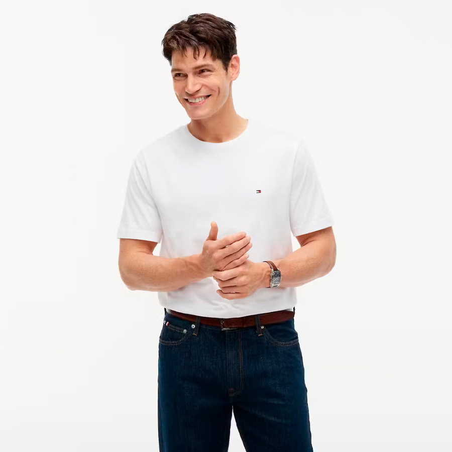 camiseta-de-cuello-redondo-con-logo-bordado camiseta-de-cuello-redondo-con-logo-bordado