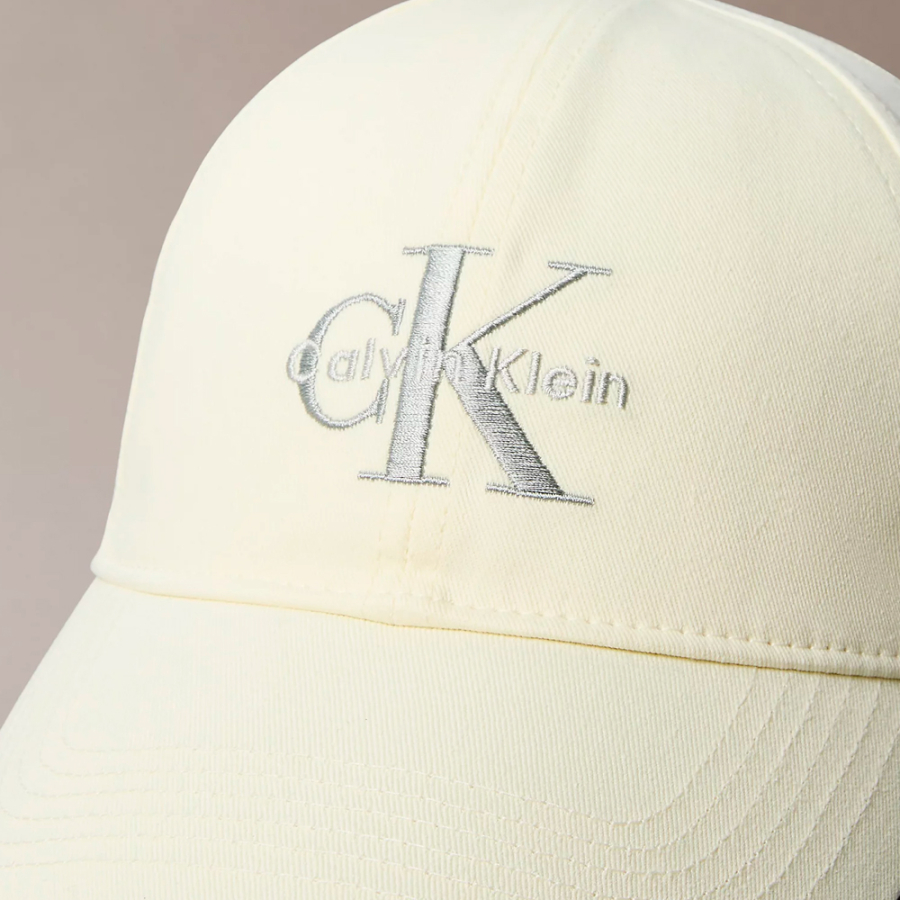 gorra-de-sarga-con-logo-monograma-bordado gorra-de-sarga-con-logo-monograma-bordado