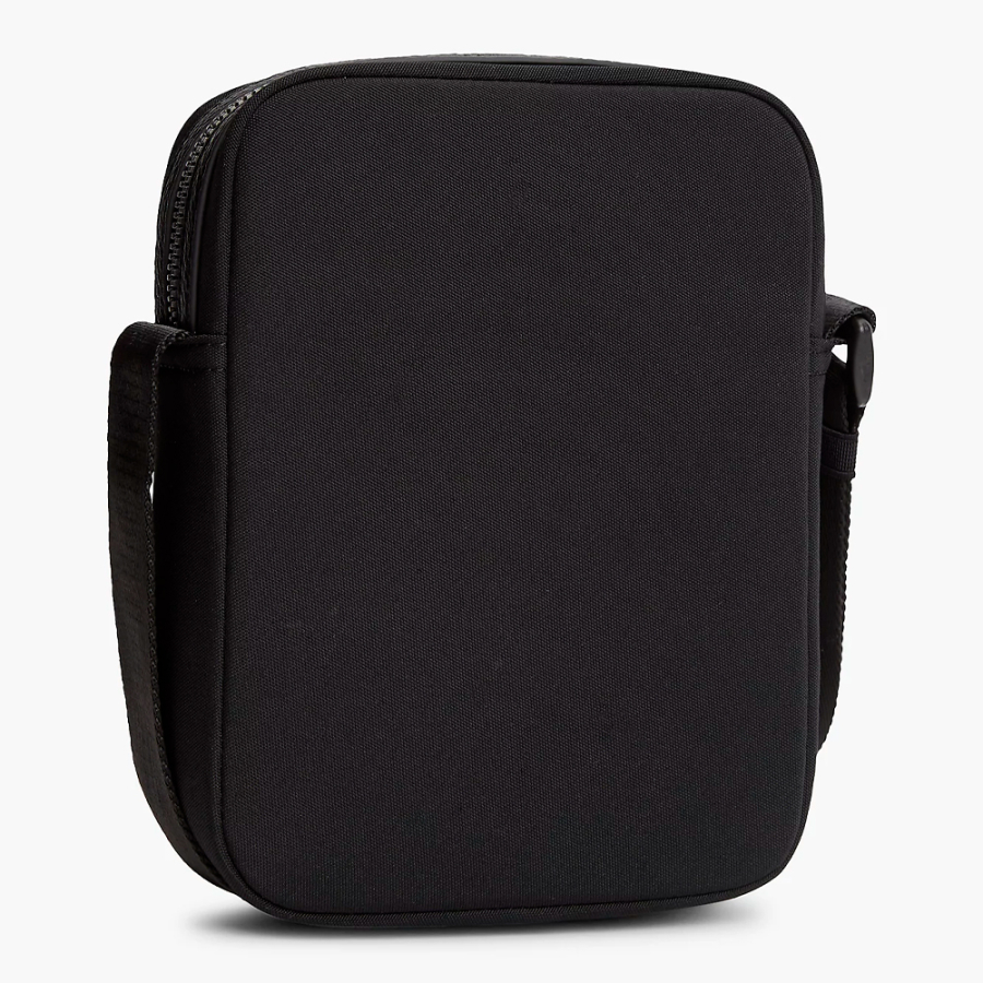 bolso-reporter-con-mezcla-de-texturas-y-logo bolso-reporter-con-mezcla-de-texturas-y-logo