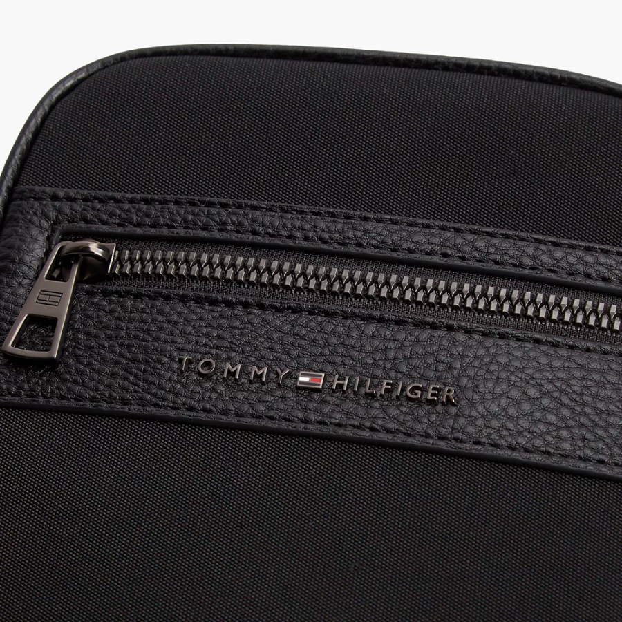 bolso-reporter-con-mezcla-de-texturas-y-logo bolso-reporter-con-mezcla-de-texturas-y-logo