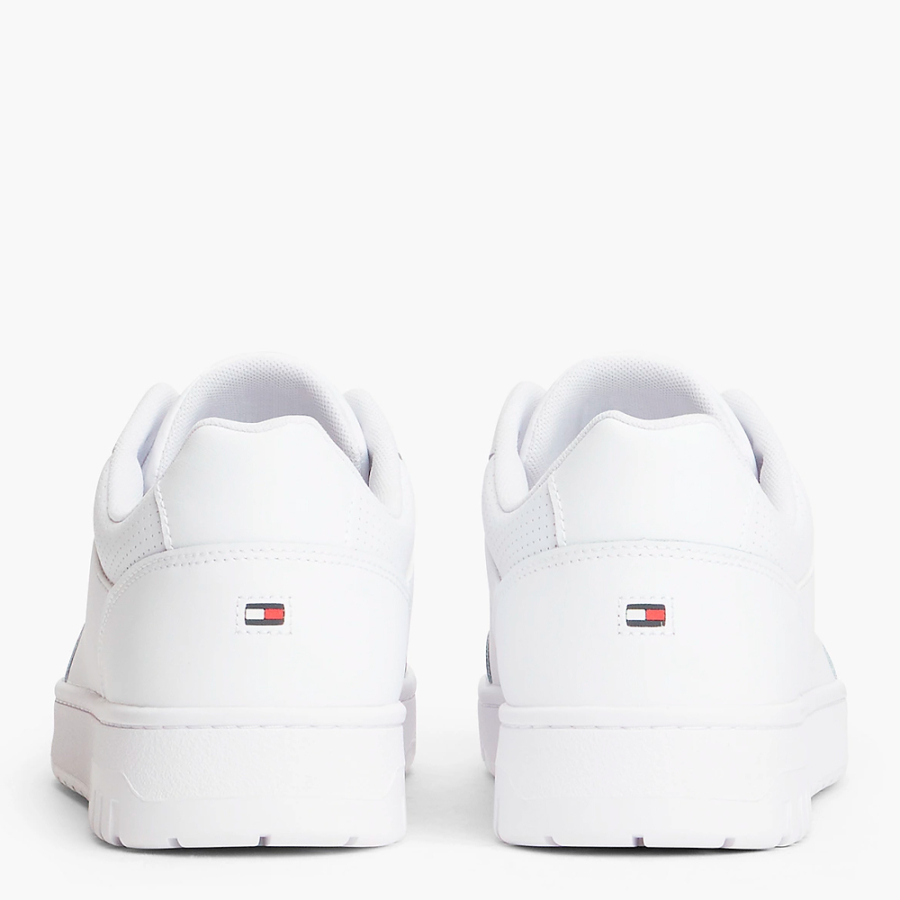 tenis-com-sola-de-couro-e-tachas-finas tenis-com-sola-de-couro-e-tachas-finas