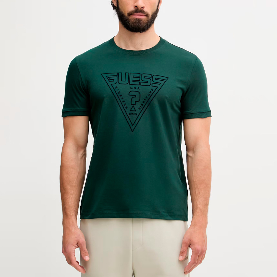 camiseta-con-logo-de-triangulo camiseta-con-logo-de-triangulo