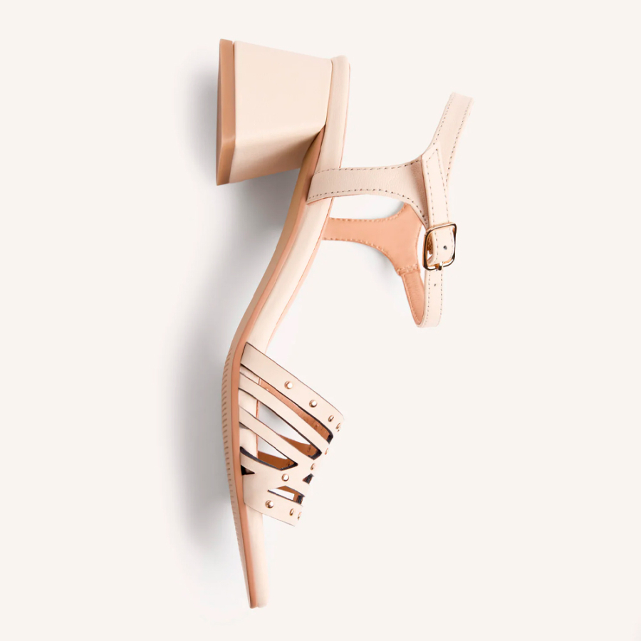 sandalias-bais-de-couro-com-salto-e-tachas sandalias-bais-de-couro-com-salto-e-tachas