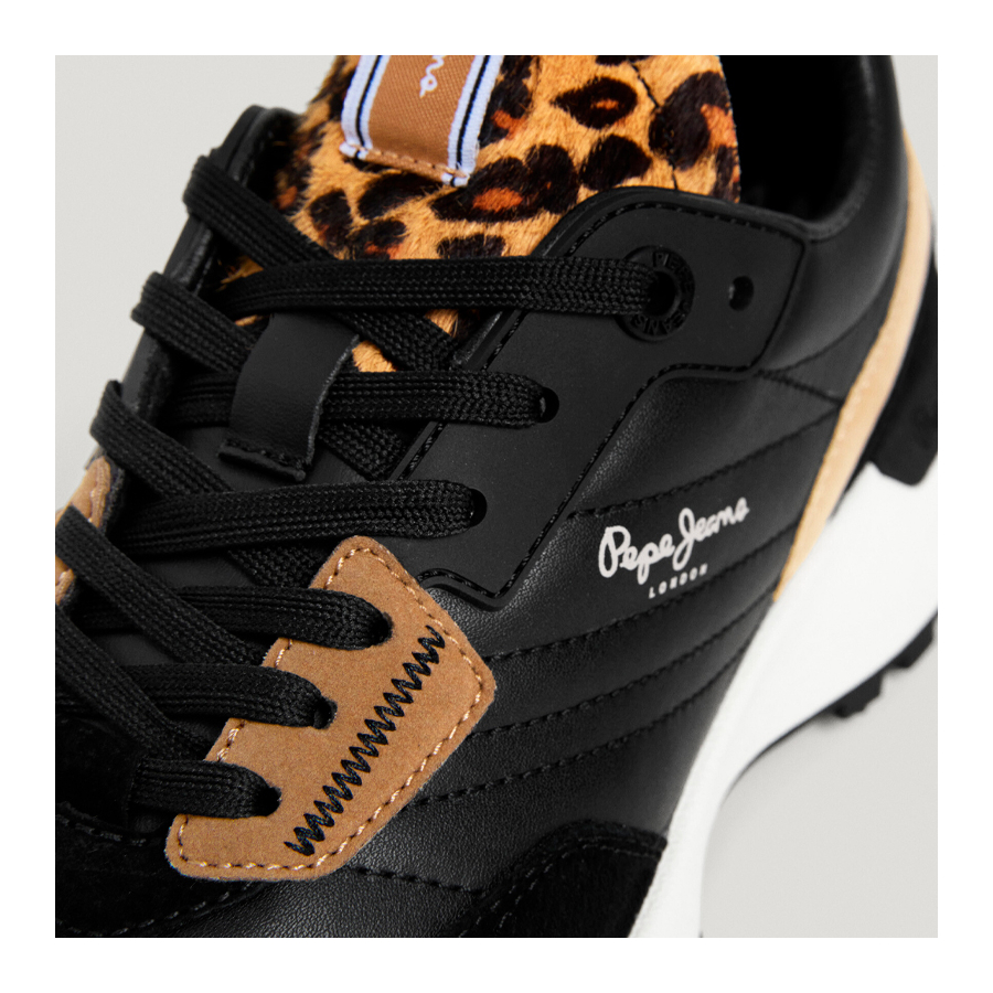 zapatillas-con-detalles-en-ante-con-piel