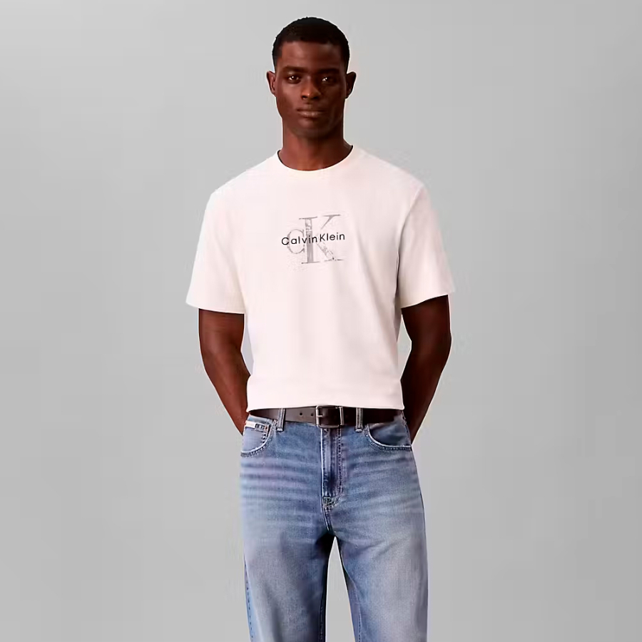 camiseta-com-logotipo-de-destruicao