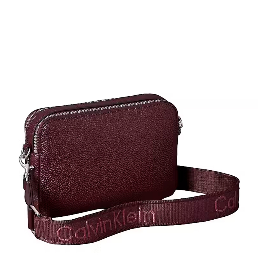 bolso-camara-con-correa-con-logo bolso-camara-con-correa-con-logo