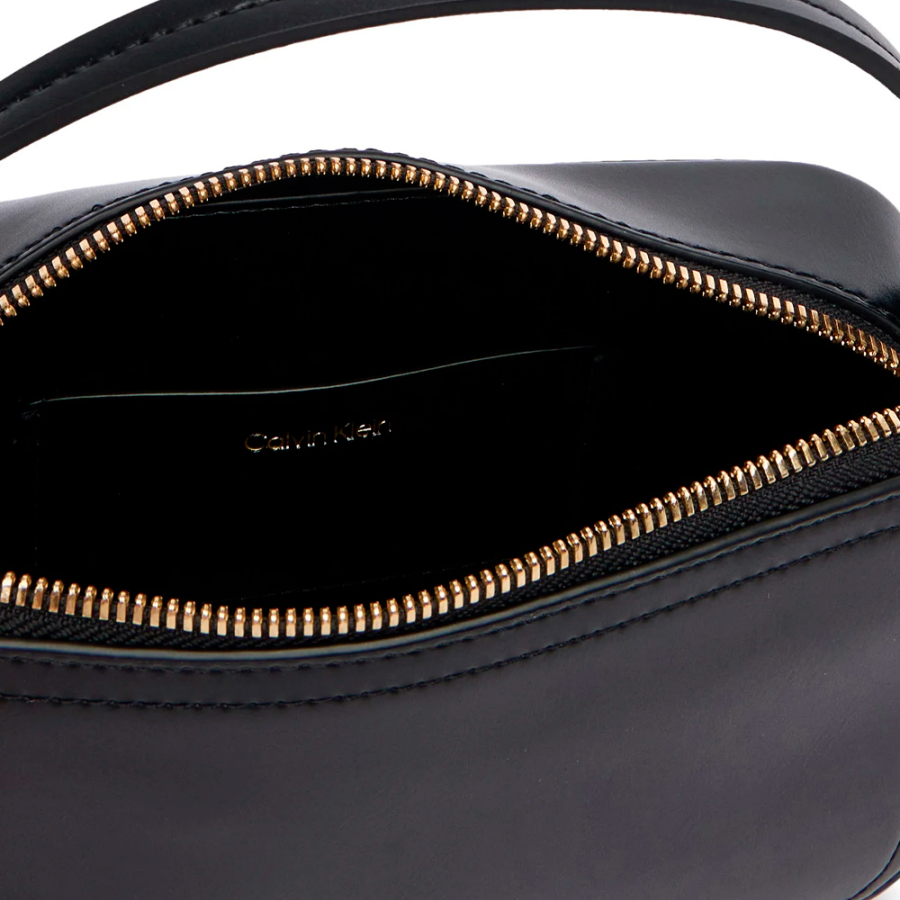 bolso-bandolera-tipo-camara-con-logo-monograma bolso-bandolera-tipo-camara-con-logo-monograma