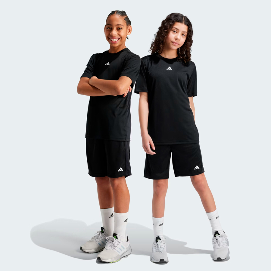 logo-short-train-essentials-regular-fit-per-adolescenti