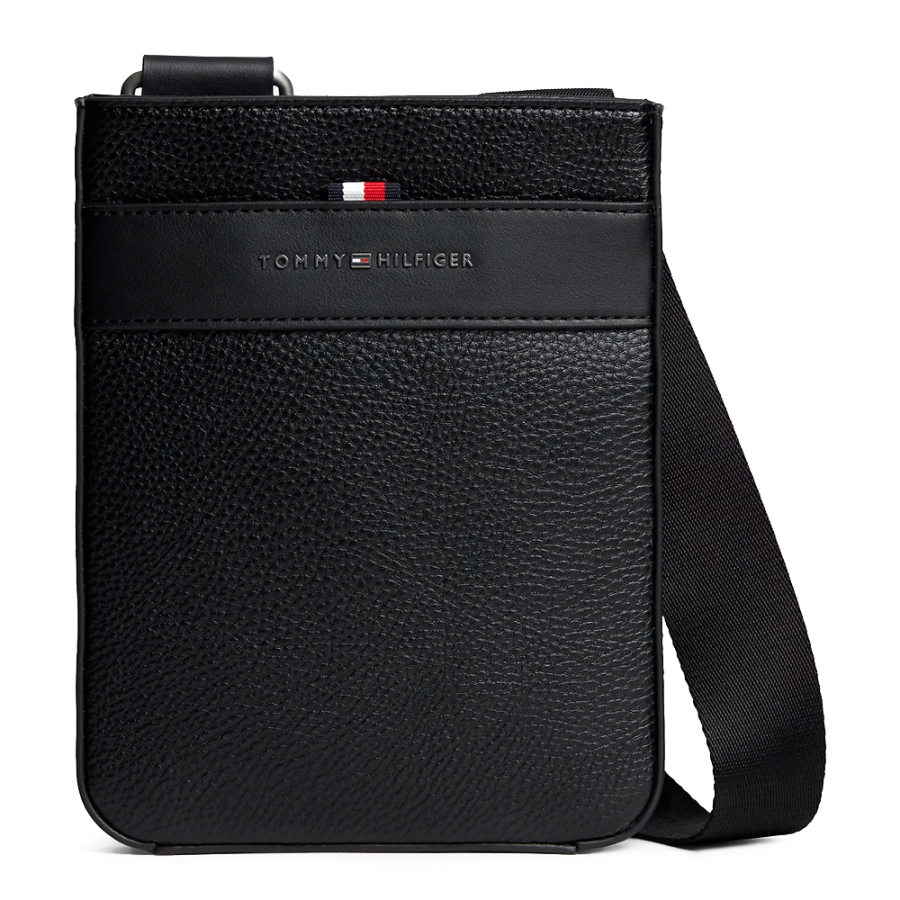 bolso-mensajero-texturizado-con-logo-metalico bolso-mensajero-texturizado-con-logo-metalico