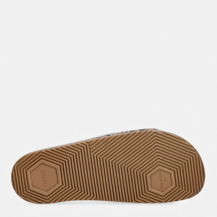 chinelo-de-dedo-com-estampa-de-logotipo-repetida chinelo-de-dedo-com-estampa-de-logotipo-repetida