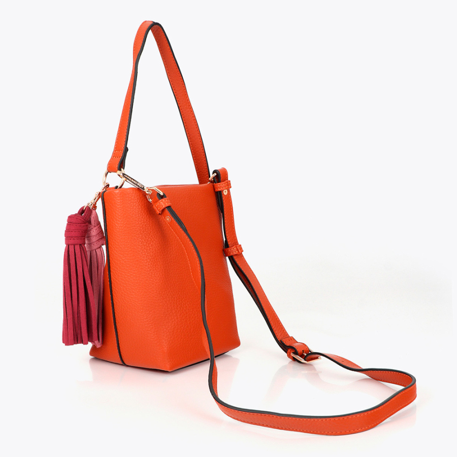bandolera-efecto-piel-con-pompones bandolera-efecto-piel-con-pompones