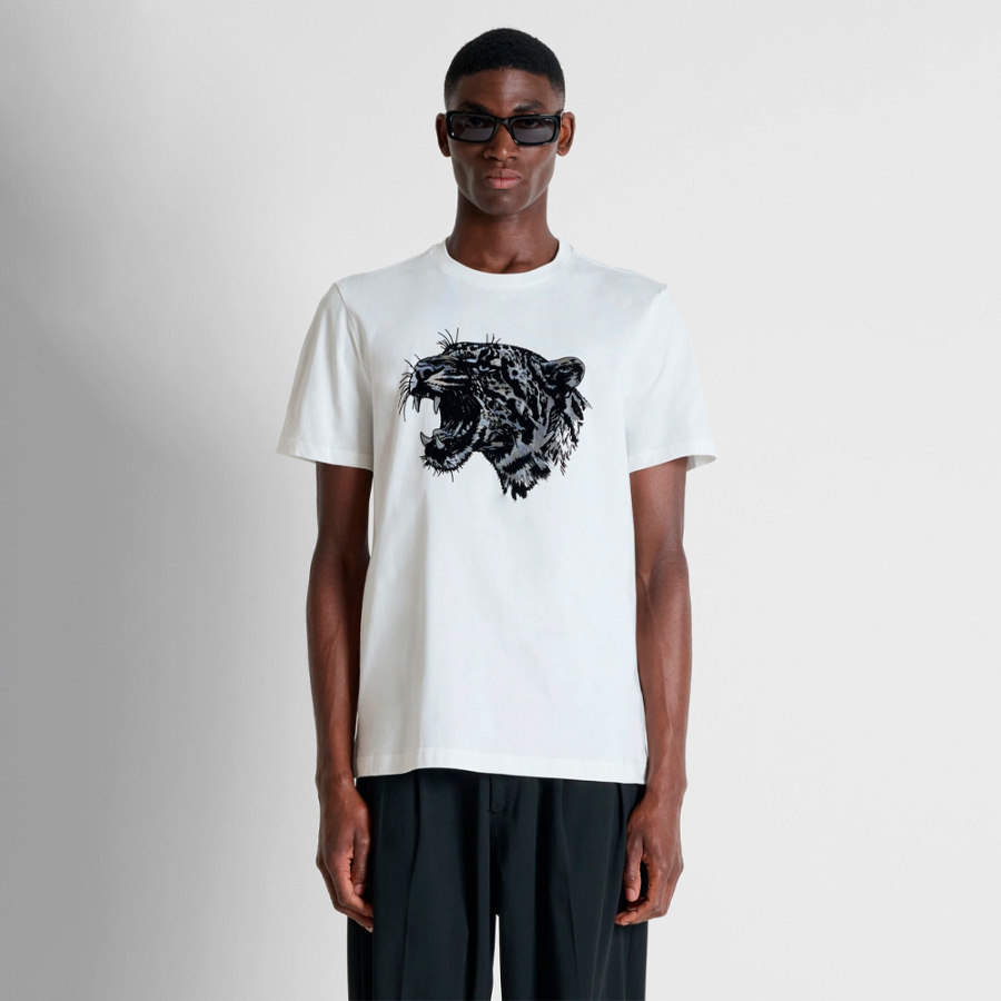 camiseta-de-corte-regular-com-estampa-flocada camiseta-de-corte-regular-com-estampa-flocada