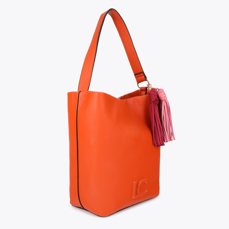 bolso-shopper-con-pompones