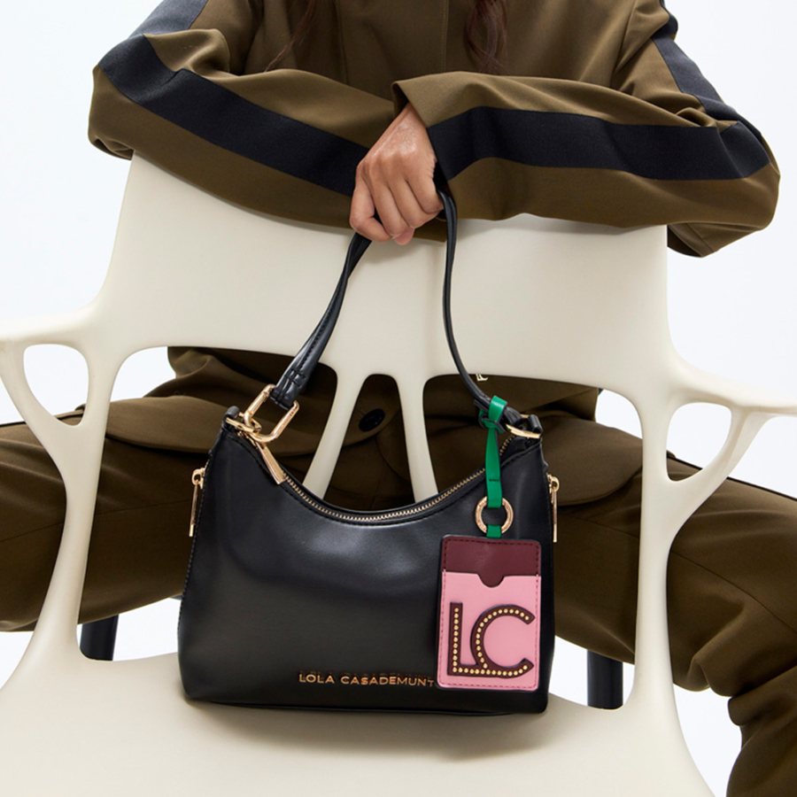 crossbody-bag-with-contrasting-pendant crossbody-bag-with-contrasting-pendant