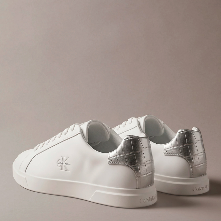 zapatillas-de-piel-con-logo-distintivo