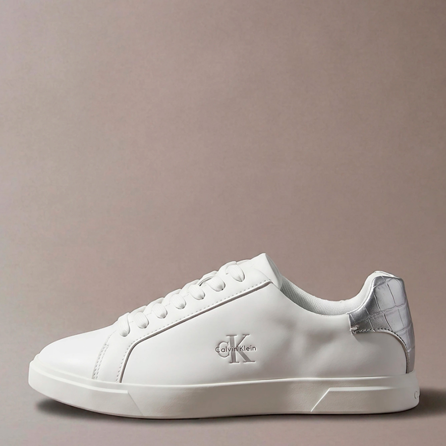 zapatillas-de-piel-con-logo-distintivo
