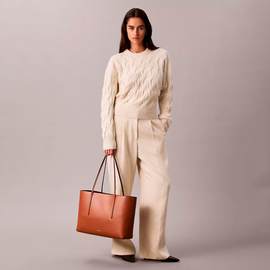 bolso-tote-con-bolsillo-con-logo-en-lamina bolso-tote-con-bolsillo-con-logo-en-lamina