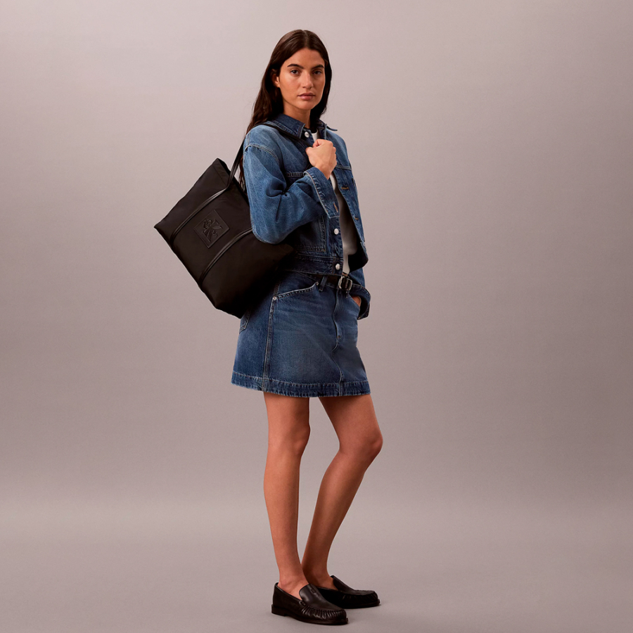 bolso-tote-con-logo-monograma-grabado