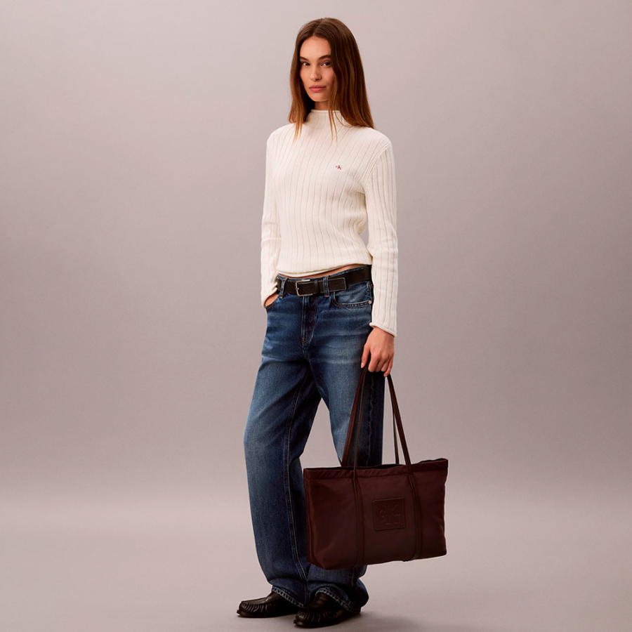 bolso-tote-con-logo-monograma-grabado