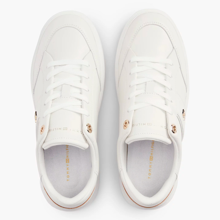 zapatillas-deportivas-de-pie