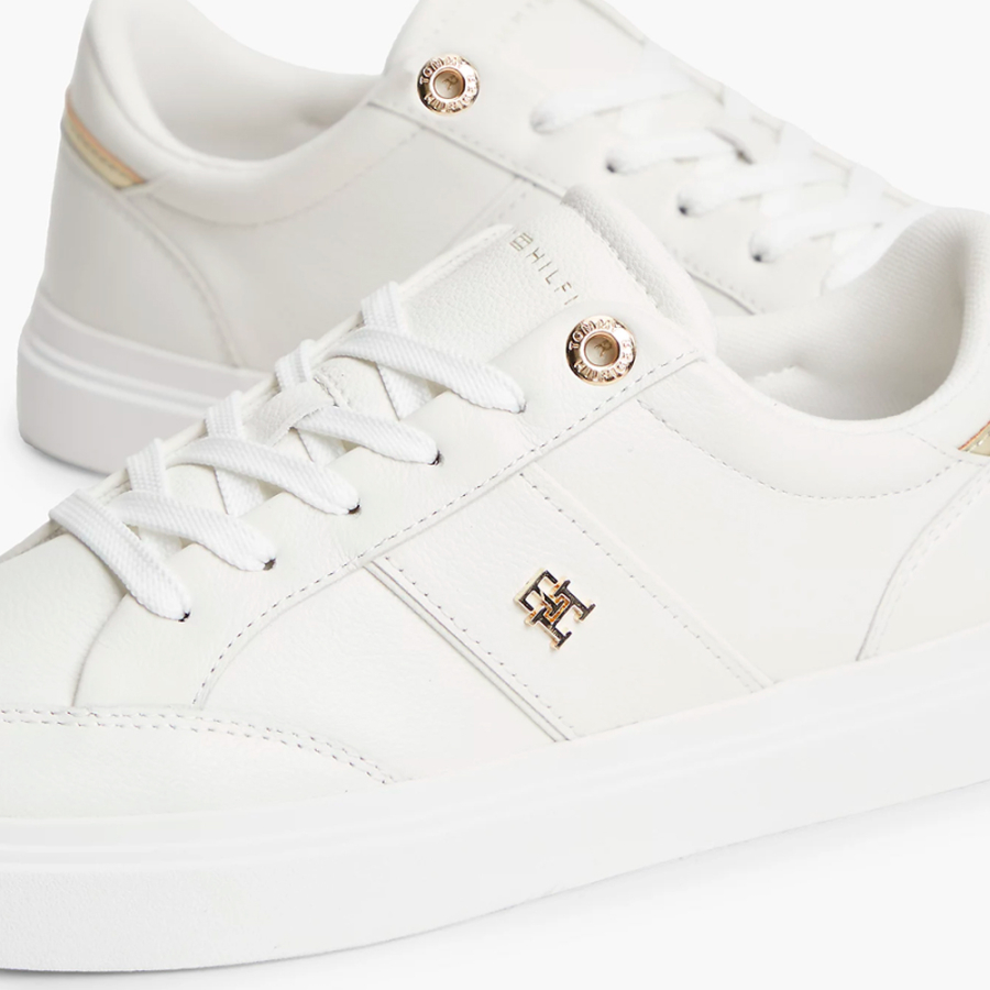 athletic-shoes athletic-shoes