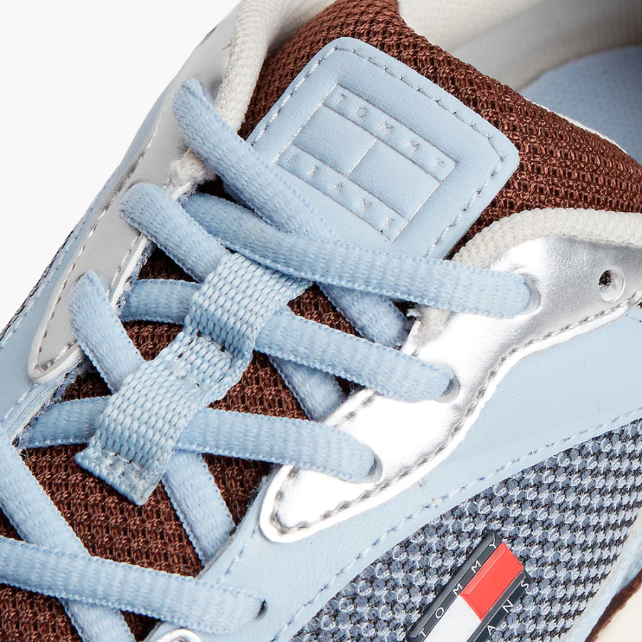 baskets-en-daim-avec-un-melange-de-textures baskets-en-daim-avec-un-melange-de-textures