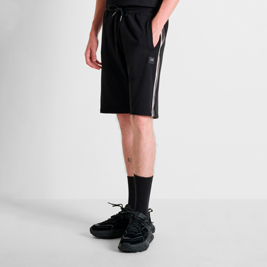 regular-fit-shorts-with-patch