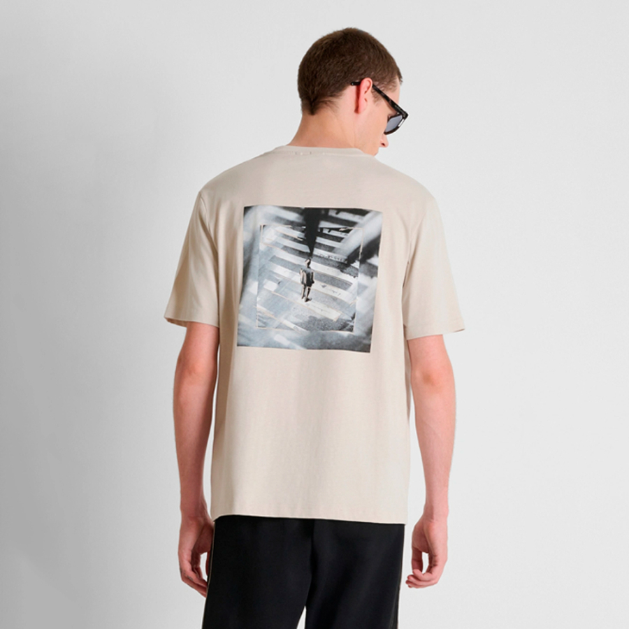 lassiges-t-shirt-mit-aufdruck lassiges-t-shirt-mit-aufdruck