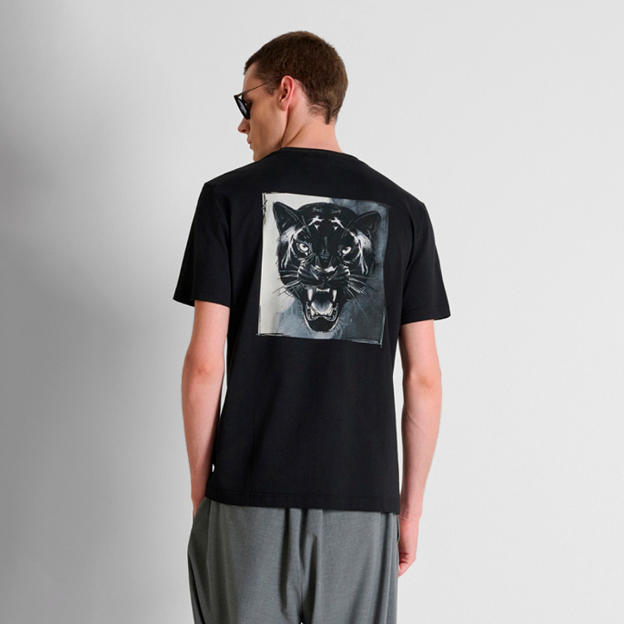 normal-geschnittenes-t-shirt-mit-aufdruck-auf-der-vorderseite normal-geschnittenes-t-shirt-mit-aufdruck-auf-der-vorderseite